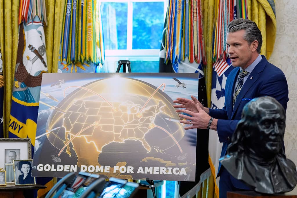 El secretario de Defensa, Pete Hegseth, habla durante el evento en la Casa Blanca en el que Donald Trump ofreció detalles sobre el escudo antimisiles "Cúpula Dorada".