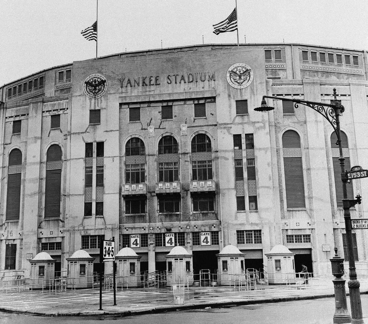 El estadio quedó en malas condiciones al finalizar el evento, la gerencia prohibió eventos de música latina, y no fue hasta 40 años después que la música en español regresó a la casa de los Bombers de El Bronx.