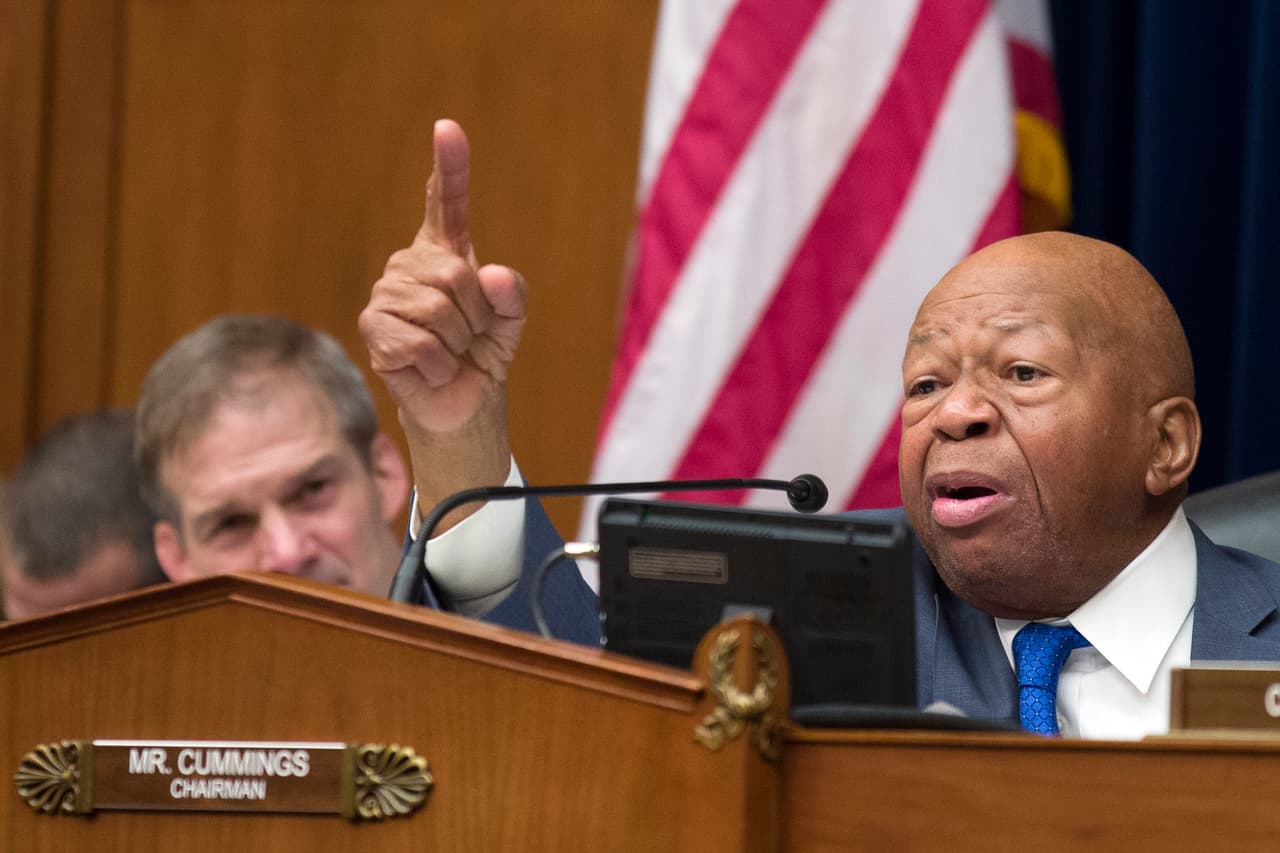 "Somos mejores que esto", dijo con cierta exasperación Cummings, alabando a Cohen por haber decidido decir "la verdad", al tiempo que dijo esperar que al final del proceso haya un "mejor Michael Cohen, un mejor Donald Trump".
