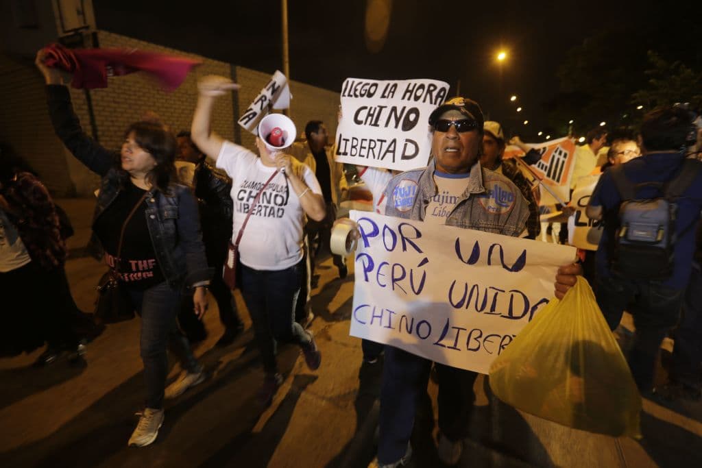 Le agradecen por vencer a los movimientos terroristas de Sendero Luminoso y MRTA, y encauzar a la economía.
