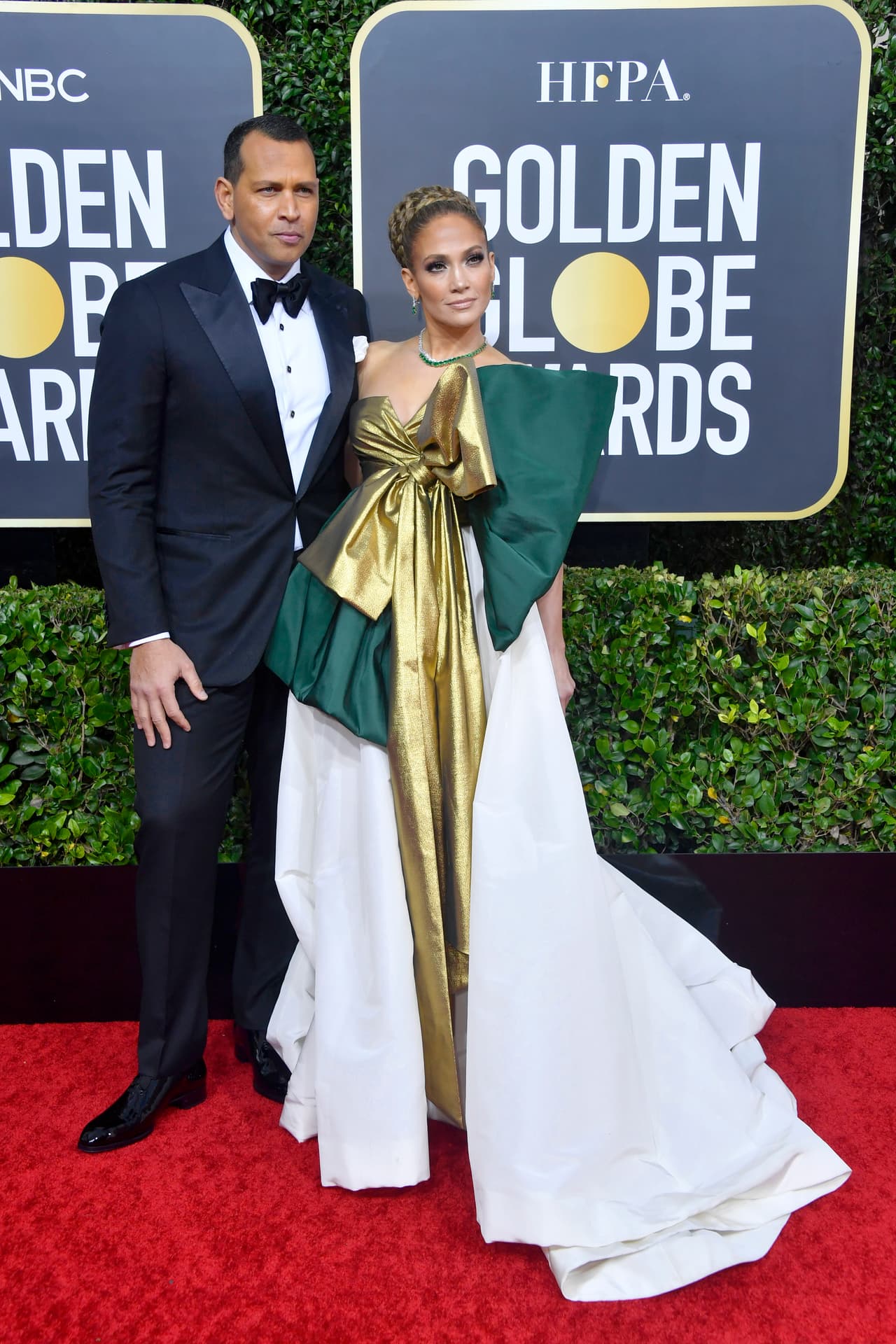 ARod y Jlo comenzaron a salir en 2017 y se comprometieron en marzo de 2019. La pareja convive con los hijos de ambos, lo cual queda en evidencia en diversas publicaciones en redes sociales. 
<br>