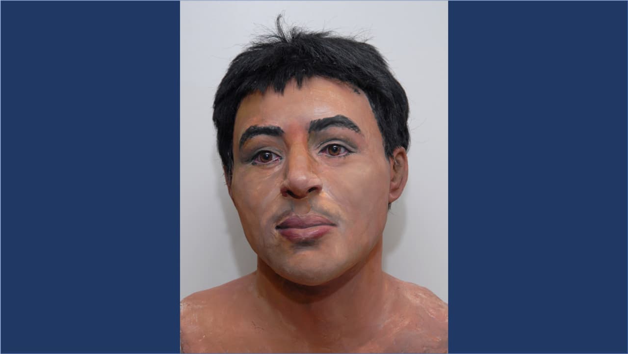 Fue encontrado el domingo 16 de noviembre del 2008 en 988 Atlanta Highway, Winder, GA en el condado de Barrow.
<br>
<br>Se cree que nació entre 1968 y 1988. Fue víctima de homicidio y fue encontrado severamente quemado en el bosque. 
<br>
<br>Si reconoce a esta persona, comuníquese al GBI en Atenas al 706-552-2309.