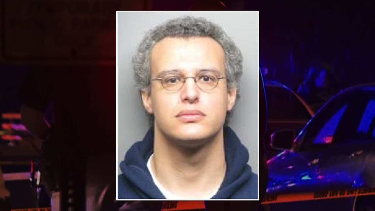 <b><a href="https://www.univision.com/local/san-francisco-kdtv/estamos-conmocionados-arrestan-a-maestro-del-norte-de-california-con-pornografia-infantil" target="_blank">Christopher Silva</a></b>, maestro de inglés de El Cerrito High School, fue arrestado el 13 de marzo de 2019 por presuntamente solicitar y poseer material con pornografía infantil. El Distrito Escolar de West Contra Costa aseguró que los delitos por los que se le acusa no están relacionados con ningún estudiante del plantel.