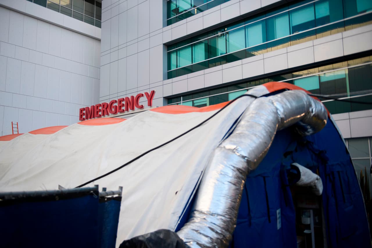 Sin embargo, los expertos insisten que aunque las vacunas ya existen y se están inyectando, las medidas de prevención de contagios deben mantenerse, especialmente en tiempos en que 
<a href="https://www.univision.com/local/los-angeles-kmex/coronavirus-los-angeles/nueva-variante-de-coronavirus-ya-esta-en-el-sur-de-california-segun-newsom">nuevas variantes del coronavirus </a>aparecen en varias partes del mundo e incluso en el sur de 
<a href="https://www.univision.com/temas/california">California</a>.