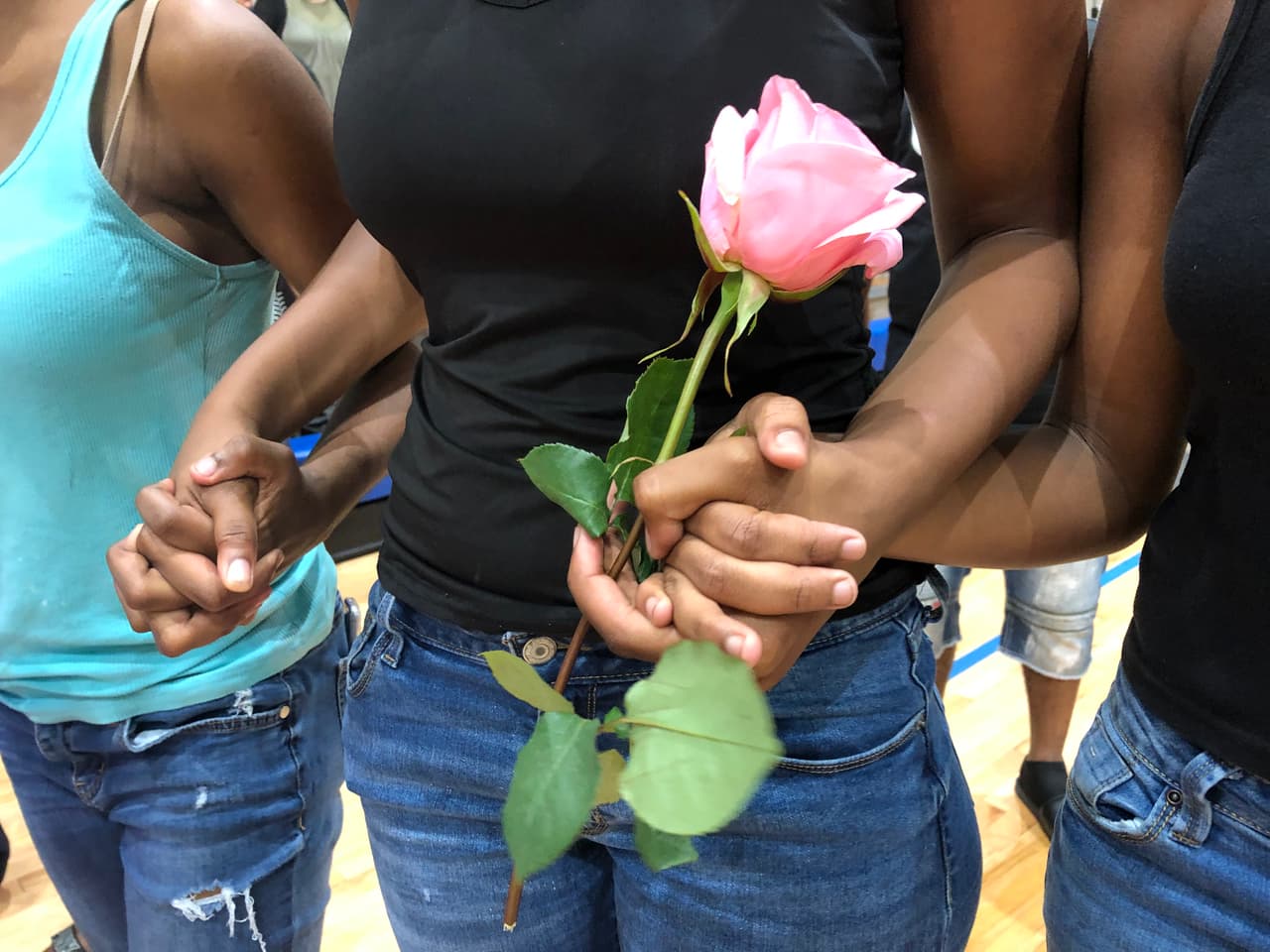 El viernes líderes comunitarios de Dallas llevaron a cabo una vigilia y iniciaron una semana de paz que culmina el 22 de agosto. 
<br>