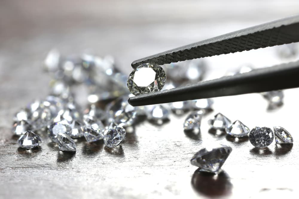 Todos quisiéramos tener diamantes pero particularmente son de buena suerte para un Libra.