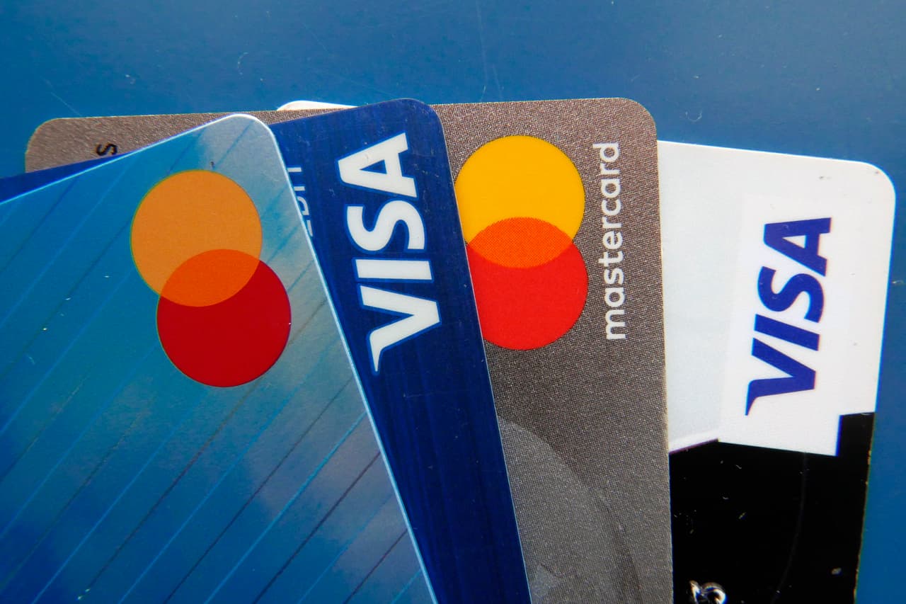 ¿Tienes deudas en tus tarjetas de crédito y necesitas ayuda con un plan para saldarlas?