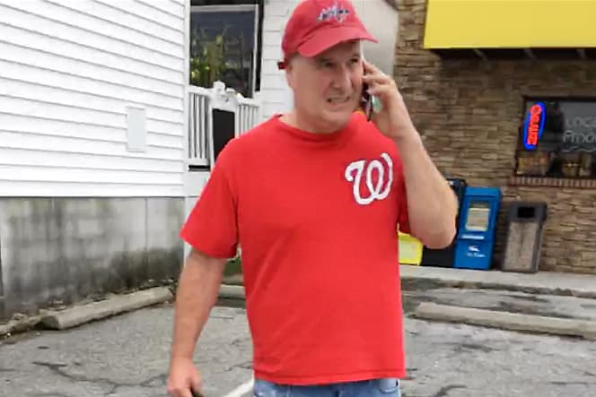 <b>Mark Judge. </b>Señalado por dos de las acusadoras, el escritor y amigo de Kavanaugh desde la secundaria dice que no recuerda los eventos citados por las acusadoras. "No tengo memoria de este supuesto incidente. Brett Kavanaugh y yo éramos amigos en la escuela secundaria, pero no recuerdo la fiesta descrita en la carta de la Dra. Ford (...) nunca vi a Brett actuar de esa manera", 
<a href="https://www.univision.com/noticias/politica/violaciones-grupales-drogas-y-alcohol-8-claves-de-la-tercera-acusacion-contra-brett-kavanaugh?lijd=">escribió en una carta dirigida a los senadores. </a>