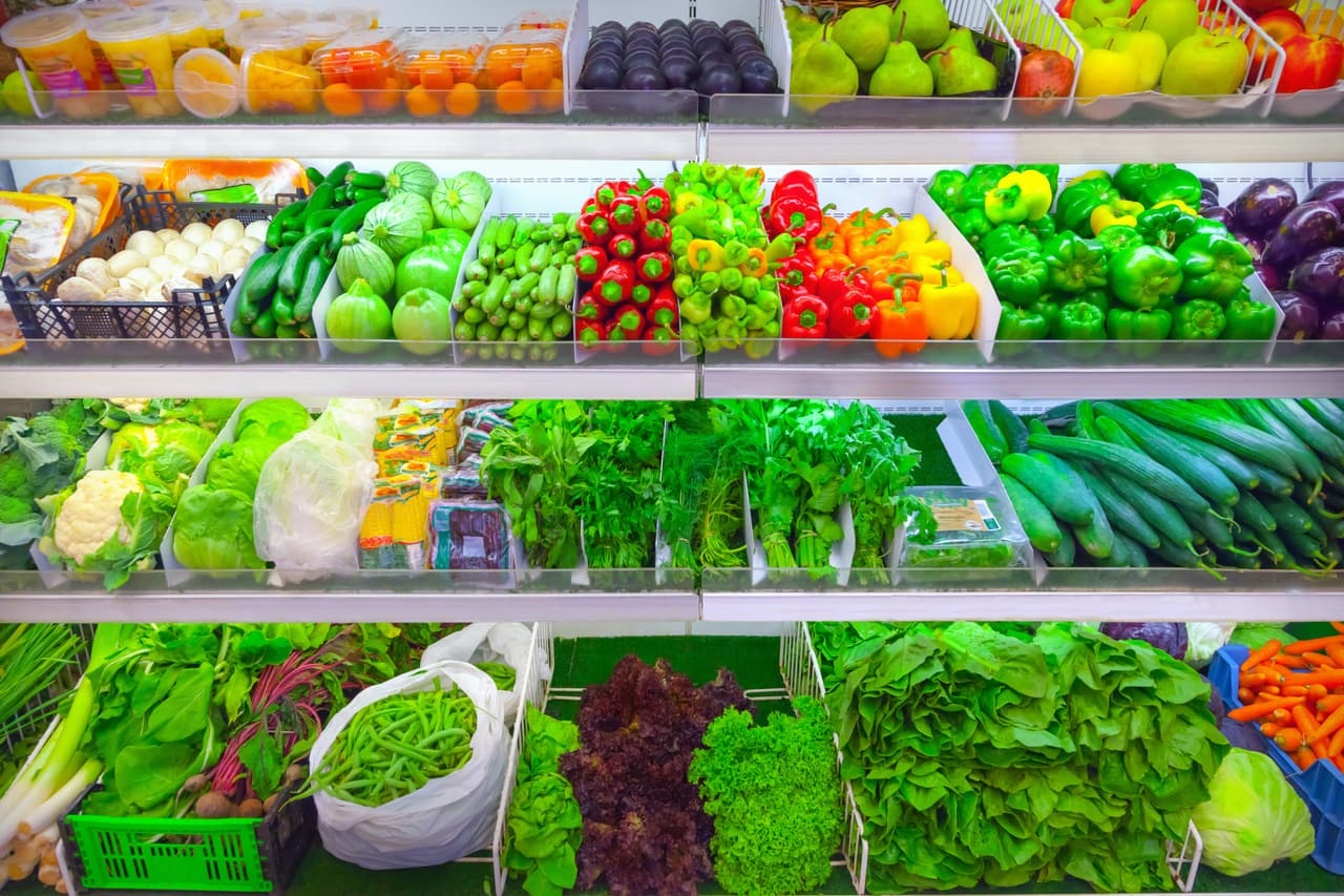 <b>Purificadores de aire </b>
<br>
<br>Cuando las plantas crecen liberan un gas llamado etileno, que acelera la descomposición. La circulación del aire en la Tierra evita que se acumule ese gas, pero en el entorno cerrado de una nave espacial el etileno representa un verdadero reto para la agricultura espacial. 
<br>
<br>
<a href="https://www.nasa.gov/offices/oct/40-years-of-nasa-spinoff/air-purifier"><u>La NASA financió el desarrollo de un depurador de etileno</u></a> para la Estación Espacial Internacional, ahora utilizado para mantener los productos agrícolas frescos por más tiempo en las tiendas de comestibles, y también para limpiar el aire de casas y cocinas industriales.