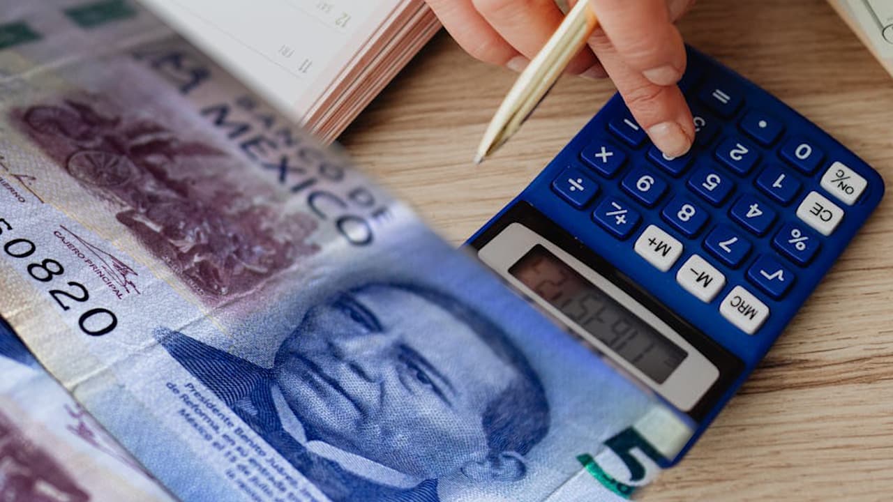 Endeudados y sin ahorros: 7 de cada 10 mexicanos viven con estrés financiero
