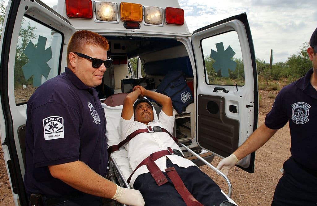 <b>Cuidado con el golpe de calor</b>
<br>Las altas temperaturas también puede dar un golpe de calor, que puede poner en riesgo tu vida. Los síntomas son: dolor fuerte de cabeza, confusión, piel rojiza, temperatura, respiración acelerada y hasta pérdida de conocimiento. 
<br>
<br>