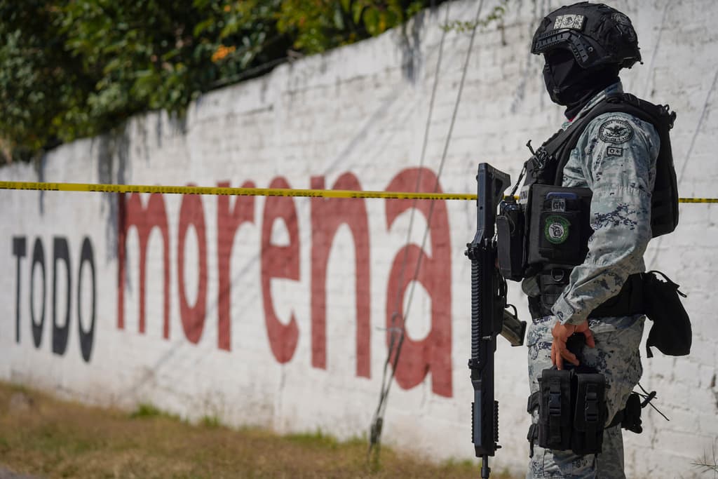 8 muertos en un tiroteo masivo en pueblo del centro de México asolado por los carteles