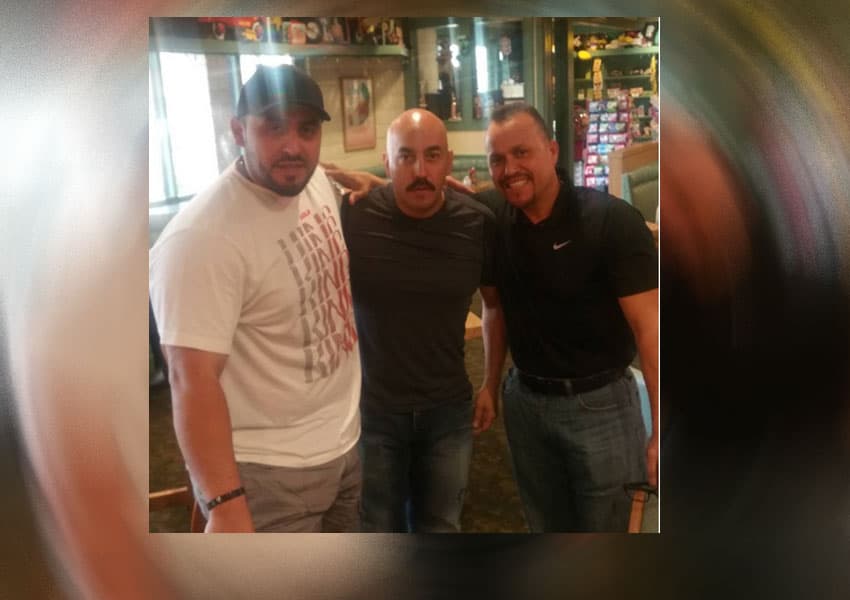 Los hermanos Juan y Lupillo Rivera han tenido una relación complicada desde hace varios años. Uno de los distanciamientos que han tenido ocurrió tras la muerte de su hermana Jenni, pues Lupillo no estaba de acuerdo en que su nombre apareciera en el libro 'Inquebrantable' de la difunta cantante.
<br>