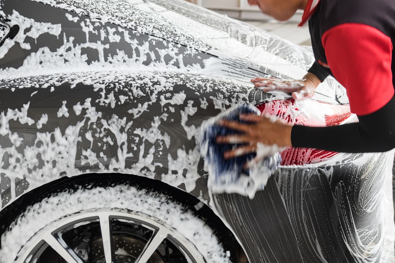 <b>Relacionado:</b> 
<a href="https://www.univision.com/carros/consejos-de-carros/estos-son-los-errores-mas-comunes-y-que-debes-evitar-a-la-hora-de-lavar-tu-carro-fotos">Estos son los errores más comunes, y que debes evitar, a la hora de lavar tu carro </a>
<br>