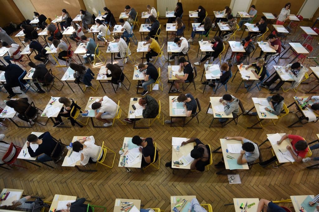 Qué tiene que ver con la educación de hispanos una demanda presentada contra el Departamento de Educación