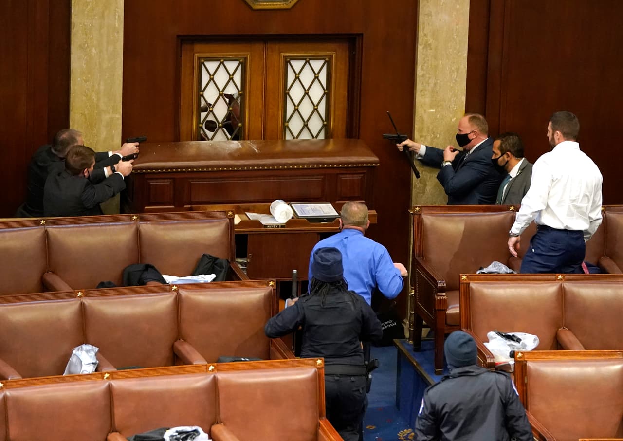 Caos y violencia en el Capitolio: la foto que muestra un EEUU nunca visto
