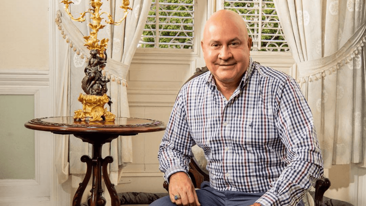 El exalcalde de Guayama por el PPD, 
<b>Eduardo Cintrón Suárez</b>, se delcaró culpable el 8 de abril de 2022 en un caso de corrupción por recibir comisiones ilegales a cambio de la contratación de una empresa de asfalto JR Asphalt de Oscar Santamaría. El mismo día de su cita en corte, Cintrón renunció a la alcaldía.