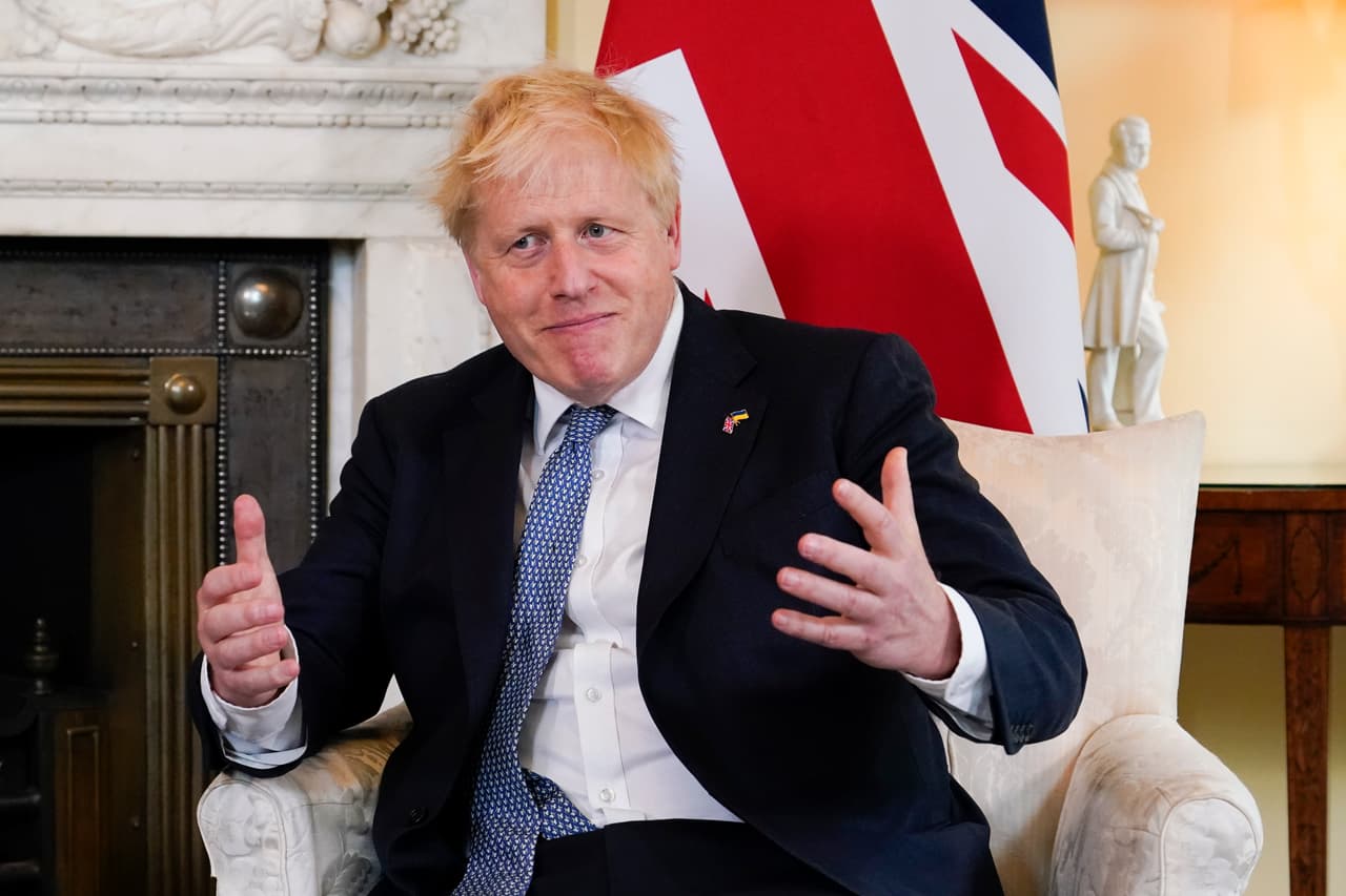 Primer ministro británico sobrevive a un voto de censura en el Parlamento