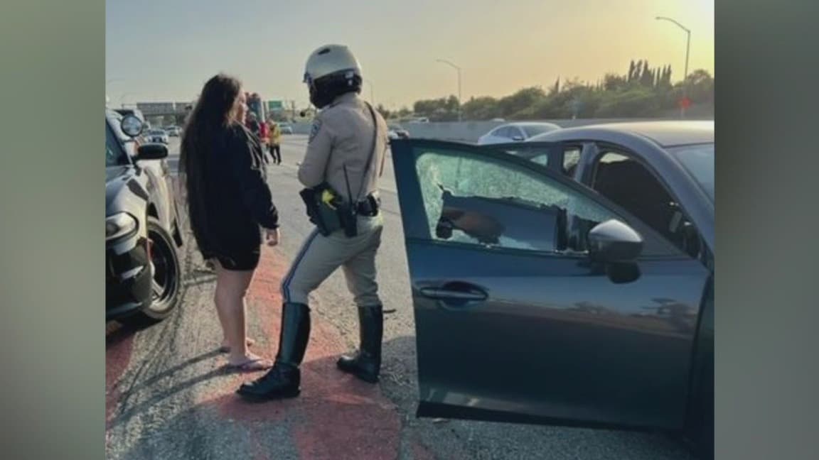 Tres tiroteos de carro a carro fueron reportados este martes en tres autopistas del condado de Los Ángeles.