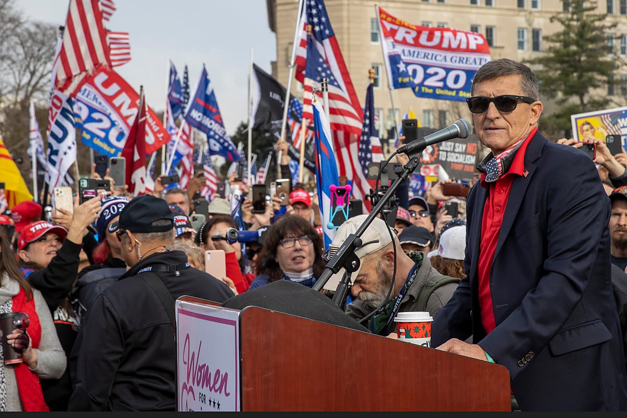 Michael Flynn, el exasesor de seguridad nacional que fue recientemente indultado Trump, también habló a la multitud el martes. El presidente anunció que hablará a sus partidarios cerca del mediodía del miércoles y es posible que el proceso de conteo de votos electorales en el Capitolio dure varias horas más de lo previsto.
<br>