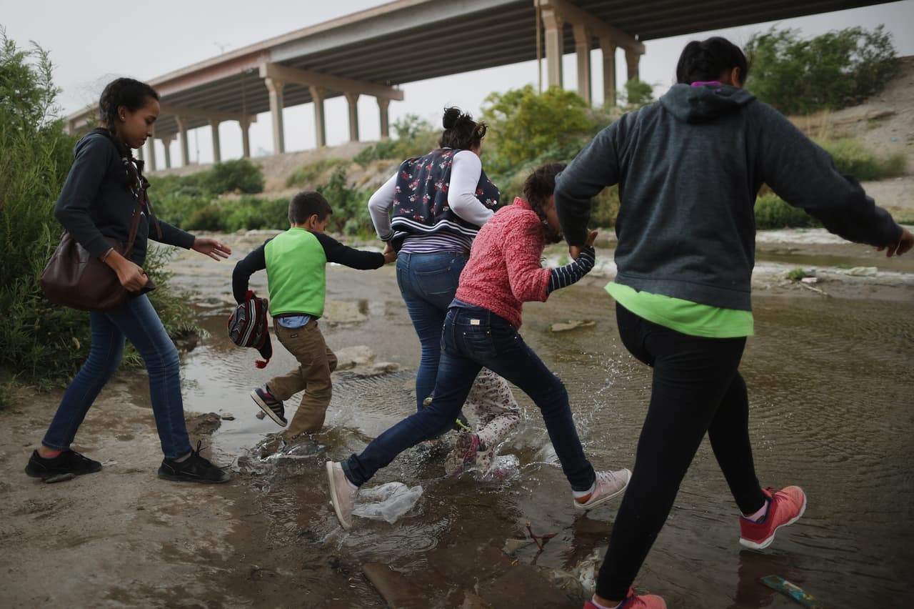 El miedo a los operativos antiinmigrantes crece a medida que se acerca la hora cero decretada por el gobierno de Donald Trump para iniciarlos. Por esto, varias organizaciones y grupos proinmigrantes están dando una serie de consejos que pueden servirle a las personas que están en la mira de estos operativos.