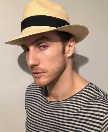 "¡Qué bonitas palabras, mi chula! Sabes que es recíproco mi sentir y solo me queda decirte ¡gracias!, por ese gran ser humano que eres. Te amo tanto", escribió el actor originario de Tampico, Tamaulipas (al norte de México).