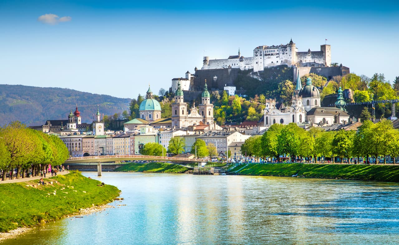 <b>Puesto 18. Austria. </b>Este país de menos de 9 millones de habitantes tiene un PIB (lo que un país produce al año) más grande que el de otros mucho más poblados. Su economía está muy diversificada y exportan medicamentos, automóviles, maquinarias, metales preciosos y productos agrícolas, entre otros. Su INB es de 45,375 dólares y su esperanza de vida es de 81.6 años.