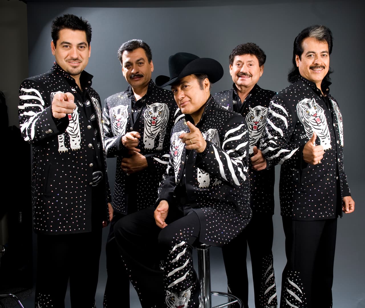 "Estamos cansados que nos llamen violadores y criminales", Los Tigres del Norte apoyan a Hillary Clinton 