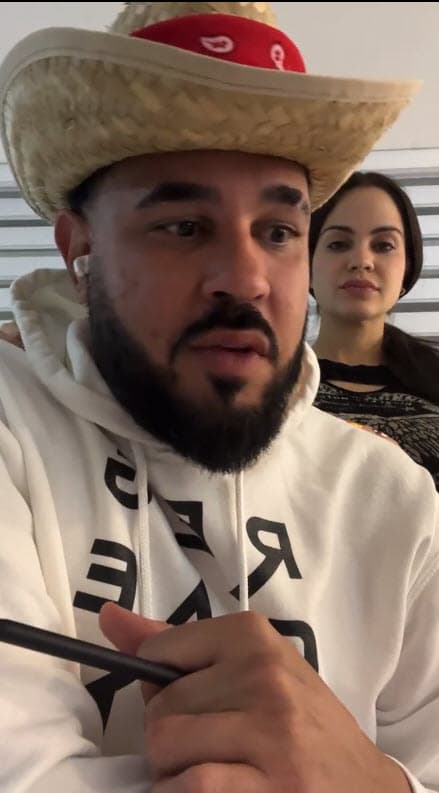 En las declaraciones que dio afuera del Tribunal este martes, Pina pidió a sus seguidores 
<b>que "cuiden" de su familia y sus hijos. </b>
<br>
