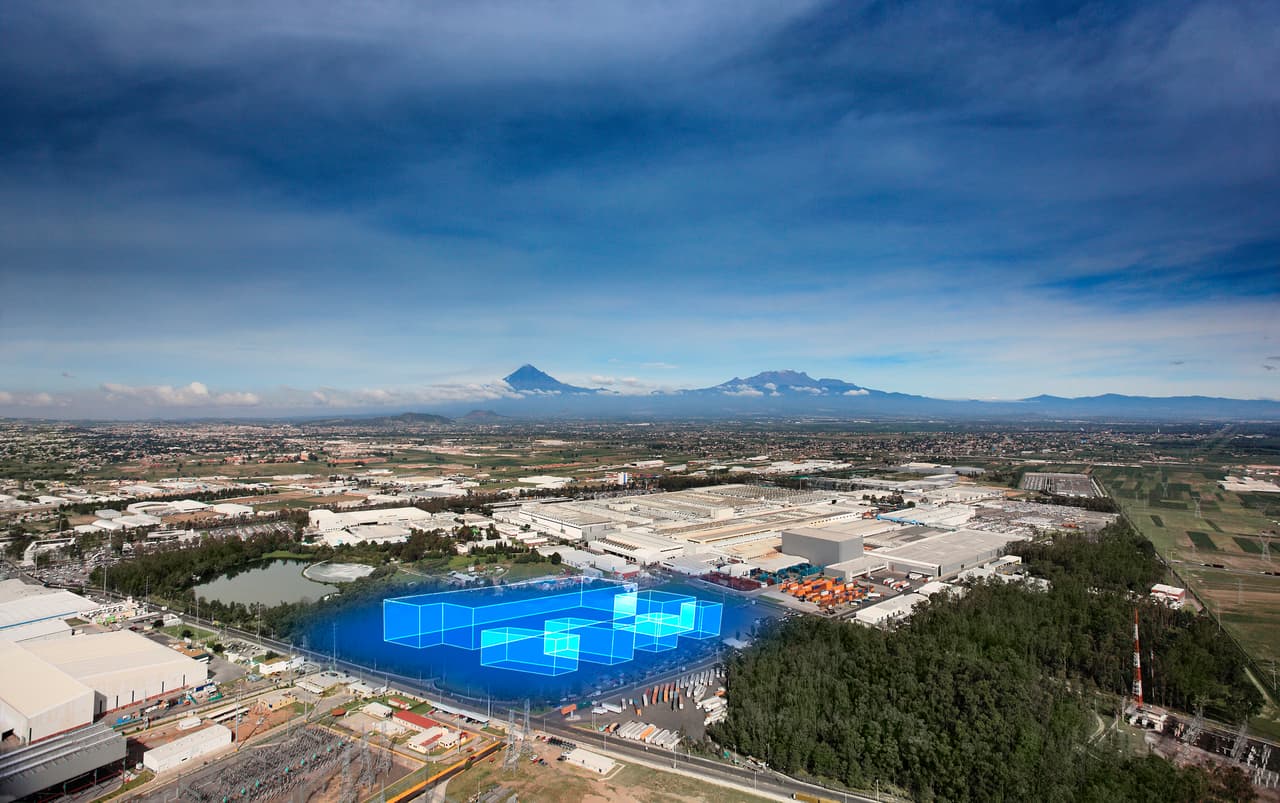 <b>Volkswagen Puebla</b>
<br>Ubicación: Puebla. México
<br>Establecida en 1964
<br>Extensión: 550,000 pies cuadrados
<br>Productos exportados a Estados Unidos: 
<b>Volkswagen New Beetle 2</b>, 
<b>Golf</b>, 
<b>Jetta</b> y 
<b>Audi Q5 </b>
<br>Capacidad anual: 475,000 unidades.
<br>
<b>En la imagen se observa la ampliación en marcha para la construcción de la Volkswagen Tiguan de base larga a partir de 2018</b>