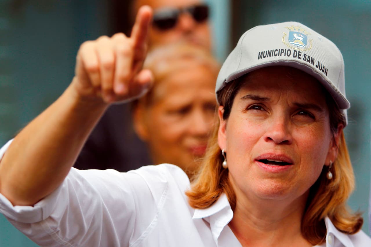 <b>Carmen Yulín Cruz, alcaldesa de San Juan, Puerto Rico</b>.
<a href="https://www.univision.com/noticias/huracan-maria/quien-es-carmen-yulin-cruz-la-cara-del-enfado-puertorriqueno-tras-el-huracan"><i> </i></a>Luego de que en septiembre de 2017 el huracán María arrasara Puerto Rico, uno de los rostros más visibles de los reclamos al gobierno federal estadounidense fue Yulín Cruz. Hubo caos y desorganización al principio, y la ayuda desde EEUU continental se demoraba en llegar o era insuficiente. La isla estaba sumida en la destrucción y literalmente en la oscuridad, luego de que el sistema eléctrico de más del 90% del territorio hubiera colapsado. Benicio del Toro, actor de origen puertorriqueño que redactó 
<a href="http://time.com/collection/most-influential-people-2018/5217603/carmen-yulin-cruz/" target="_blank">el texto sobre la alcaldesa para Time</a>, destaca que Yulín Cruz fue "apasionada y corajuda". Fue quien reclamó en medios de comunicación, lloró, y trabajó codo a codo con los funcionarios de emergencias. Es considerada por muchos como la voz más sonora de la isla que, a su vez, le dio voz a miles de puertorriqueños.