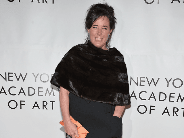 Aunque se desconocen las causas de su suicidio, Spade dejó una nota para su hija. 
<a href="https://www.univision.com/entretenimiento/kate-spade-deja-un-desgarrador-mensaje-final-a-su-hija-no-te-sientas-culpable">"Esto no tiene nada que ver contigo”</a>, señala el documento, según reportaron Page Six (perteneciente a The New York Post) y 
<a href="http://www.tmz.com/2018/06/05/kate-spade-dead-dies/?adid=hero1">el portal TMZ</a>. “Bea –Siempre te he amado. Esto no es tu culpa. ¡Pregúntale a papá!”.