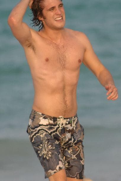 <b><a href="http://www.univision.com/temas/diego-boneta">Diego</a></b> grabó dos discos 'Diego' (2005), mientras participaba en la exitosa telenovela 'Rebelde', e 'Índigo' en 2008.