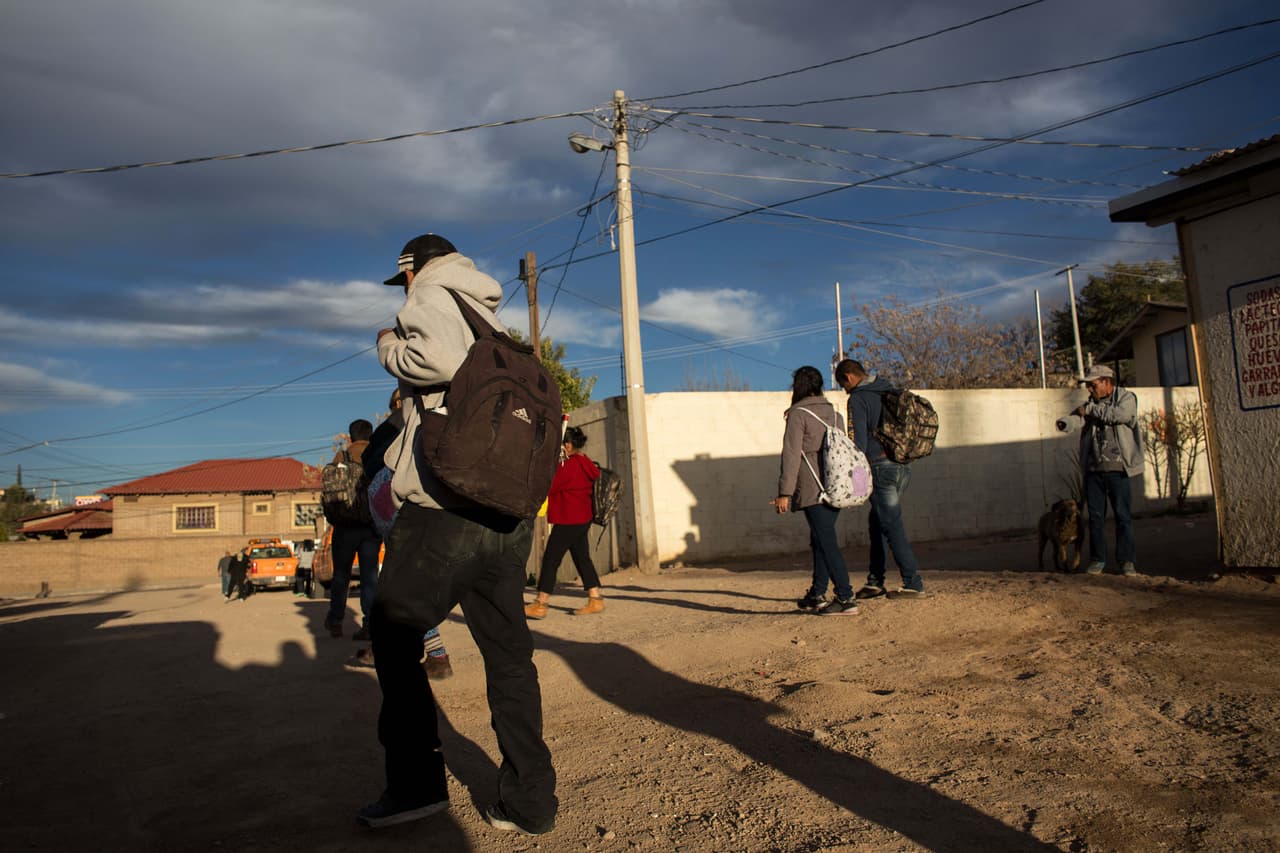 También hay que demostrar que el peticionario ya sea ciudadano o residente
<b> permanente sufriría extremadamente si la persona deportada no regresa a Estados Unidos.</b>