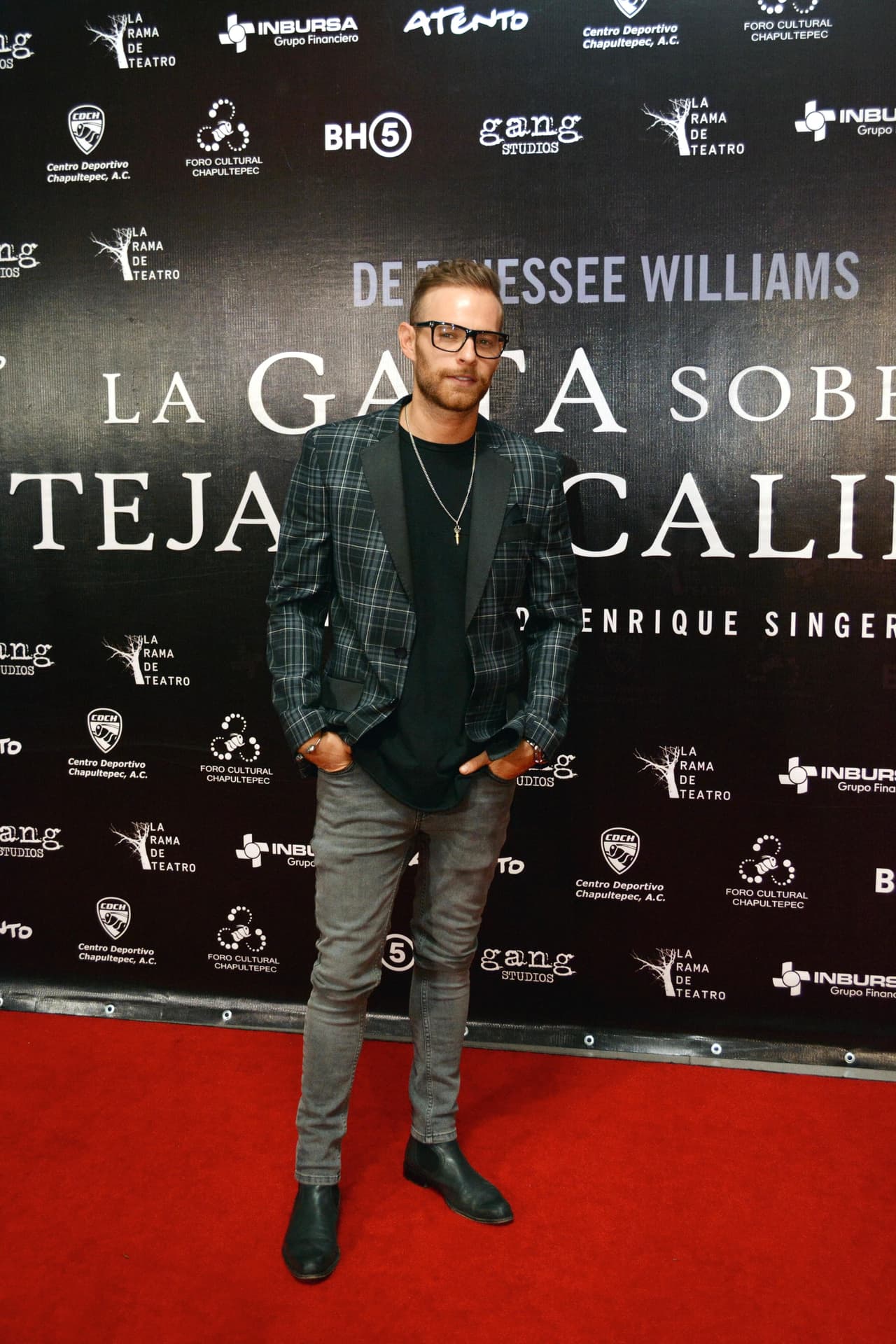 El actor aseguró el pasado 6 de septiembre que se encuentra "muy contento, muy agradecido y muy en paz, sobre todo", según información de 
<a href="https://peopleenespanol.com/celebridades/explica-como-se-siente-tras-su-divorcio/" target="_blank">People en español</a>.