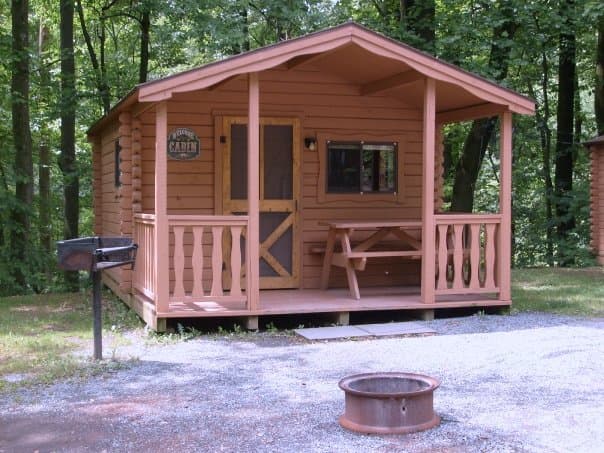 <b><a href="https://www.mountainsprings.camp/" target="_blank">Greater Reading Campgrounds</a></b>: Disfrute de la belleza natural de Reading con una tienda de campaña, cabaña o RV como su base de operaciones. Accesible al sendero de los Apalaches al norte y al pintoresco país Amish al suroeste, los campistas pueden encontrar una variedad de terrenos y actividades para elegir en Greater Reading.
