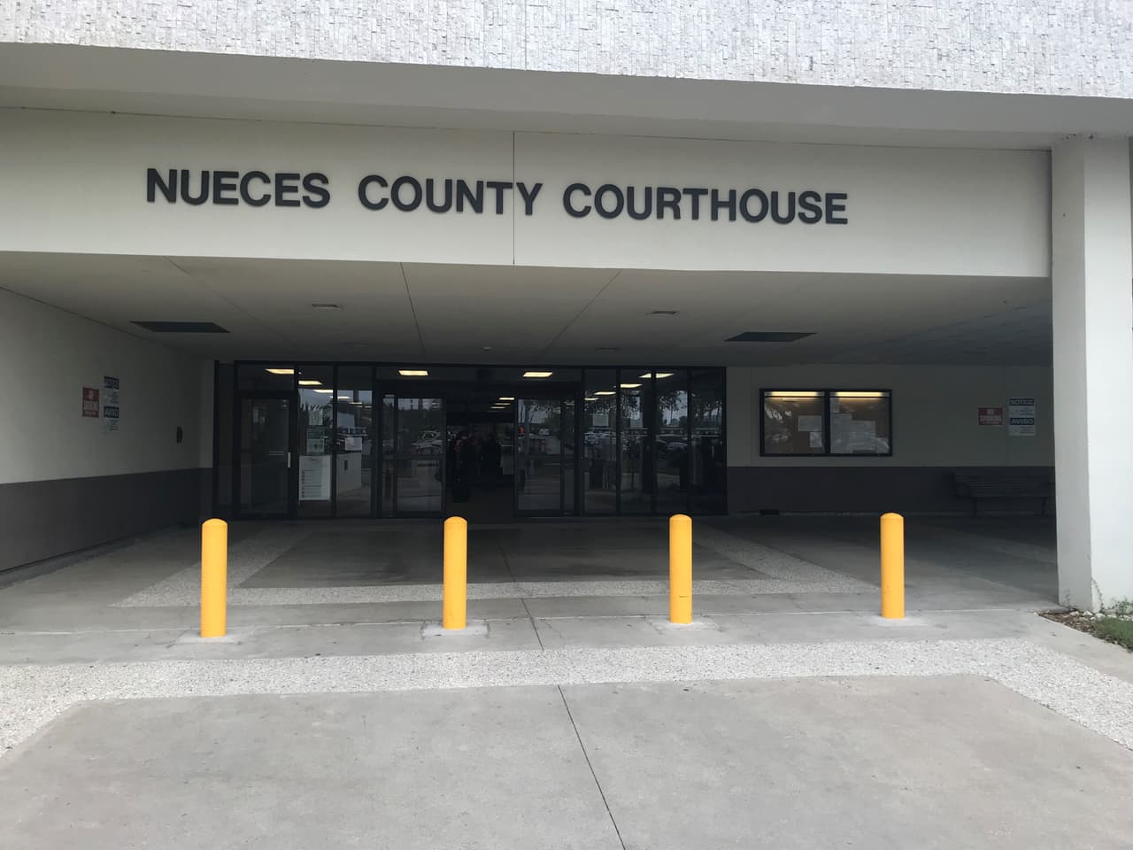 La Corte del Condado de Nueces colinda con la cárcel donde Saldívar pasó los primeros días tras el crimen. Pese a que cumple una cadena perpetua, será elegible para libertad condicional el 1 de abril de 2025. Actualmente permanece en la Mountain View Unit en Gatesville, Texas.