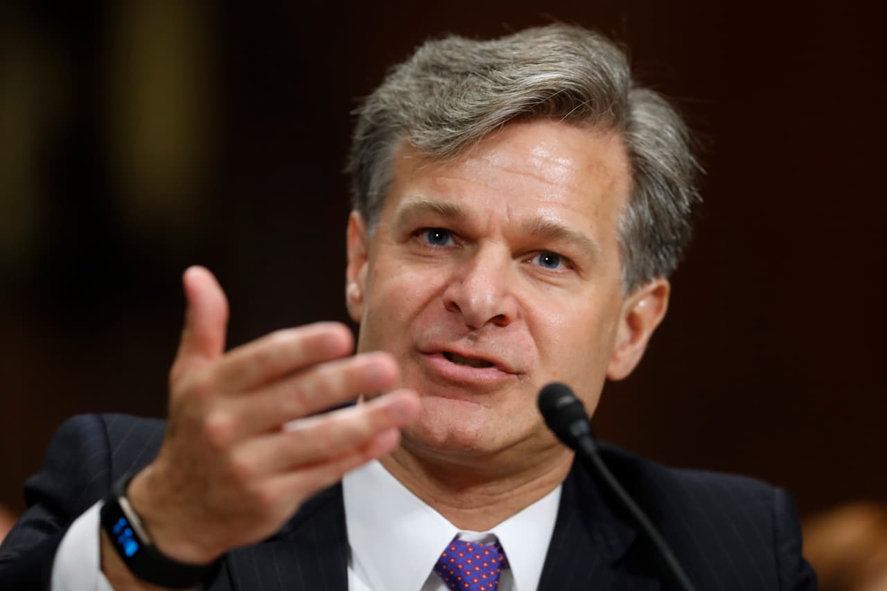 Director del FBI amenaza con renunciar por presión de Sessions para que despida a subdirector de la agencia, según reporte