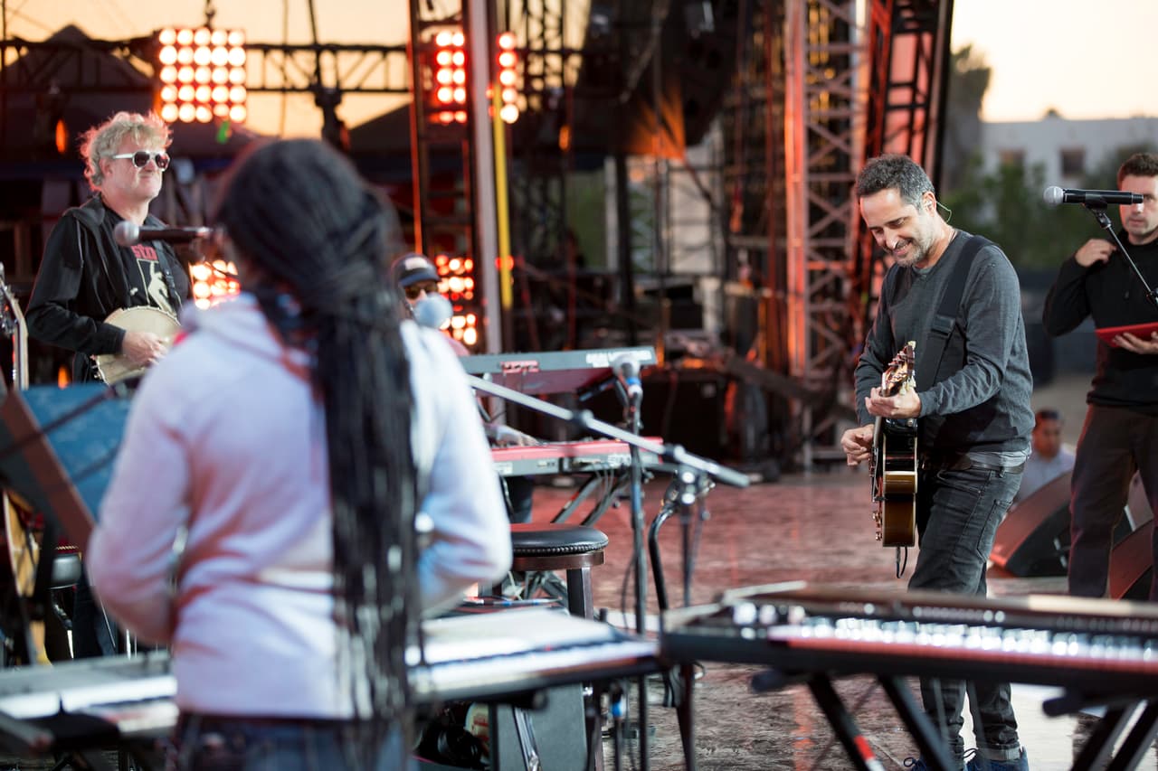 La 'house band' de RiseUP AS ONE ensayando con Alejandro Sanz.