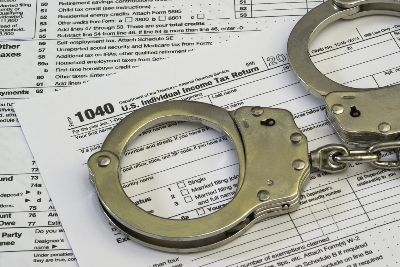 Las personas no deben abrir ningún archivo adjunto, oprimir en cualquier enlace, responder al remitente o tomar cualquier otra acción que pueda ponerlos en riesgo.