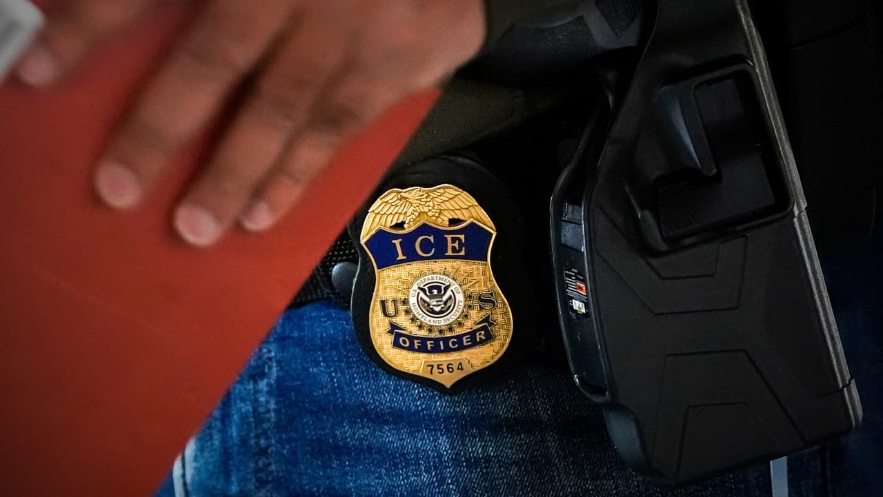 Ciudadanos estadounidenses también temen ser detenidos por ICE: qué documentos llevar para protegerse