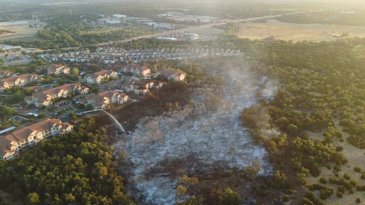 Incendios forestales en Texas: Una sequía y el calor extremo que hacen imposible controlar los siniestros