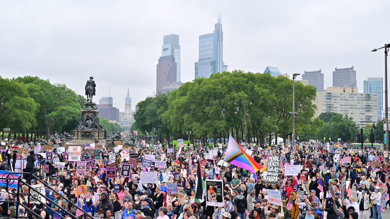 Suburbios de Filadelfia se suman a protestas contra Trump del 17 de julio