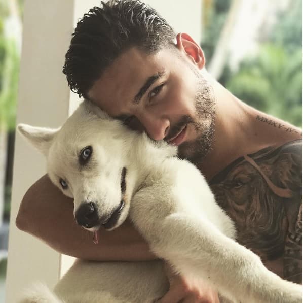 Así, con todo y perrito adoptaríamos a este bomboncito.