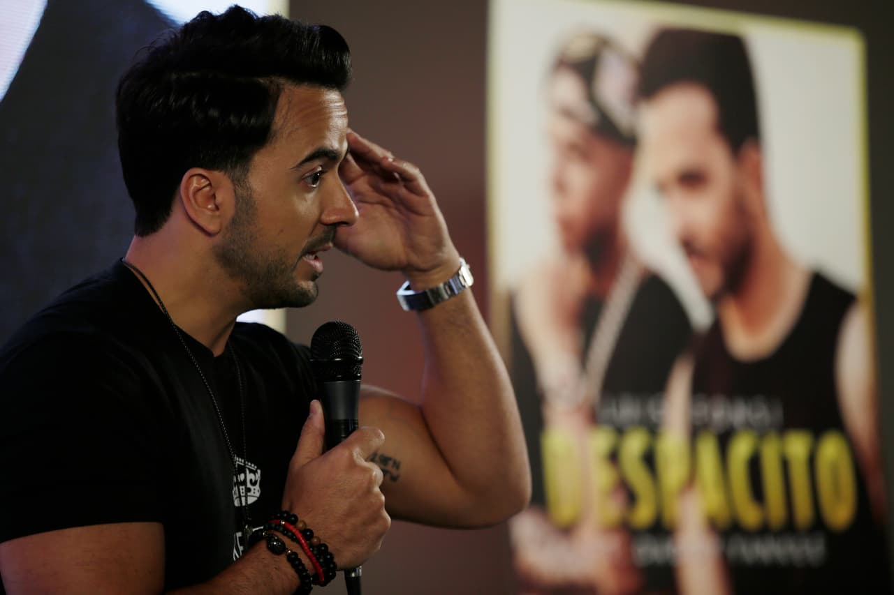 5. Ambos artistas comparten un éxito que ha trascendido fronteras: 
<b><a href="http://www.univision.com/entretenimiento/luis-fonsi-admite-que-despacito-mejoro-10-veces-mas-cuando-sumo-a-daddy-yankee">Despacito</a></b>. Canción que llegó a cifras impresionantes en redes sociales en muy poco tiempo y se ha colocado en las listas top ten de varios países.