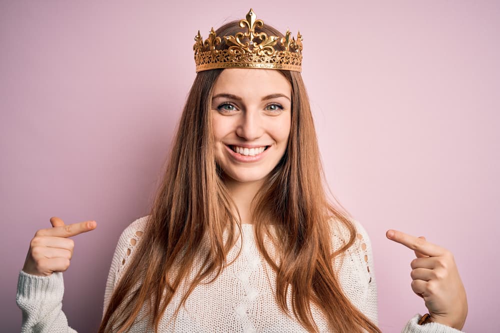 <b>LEO</b>
<br>Ves la belleza en esa persona que siempre será orgullosa y altiva, pase lo que pase. Un rey o reina, no importa lo que le haya sucedido.
<br>