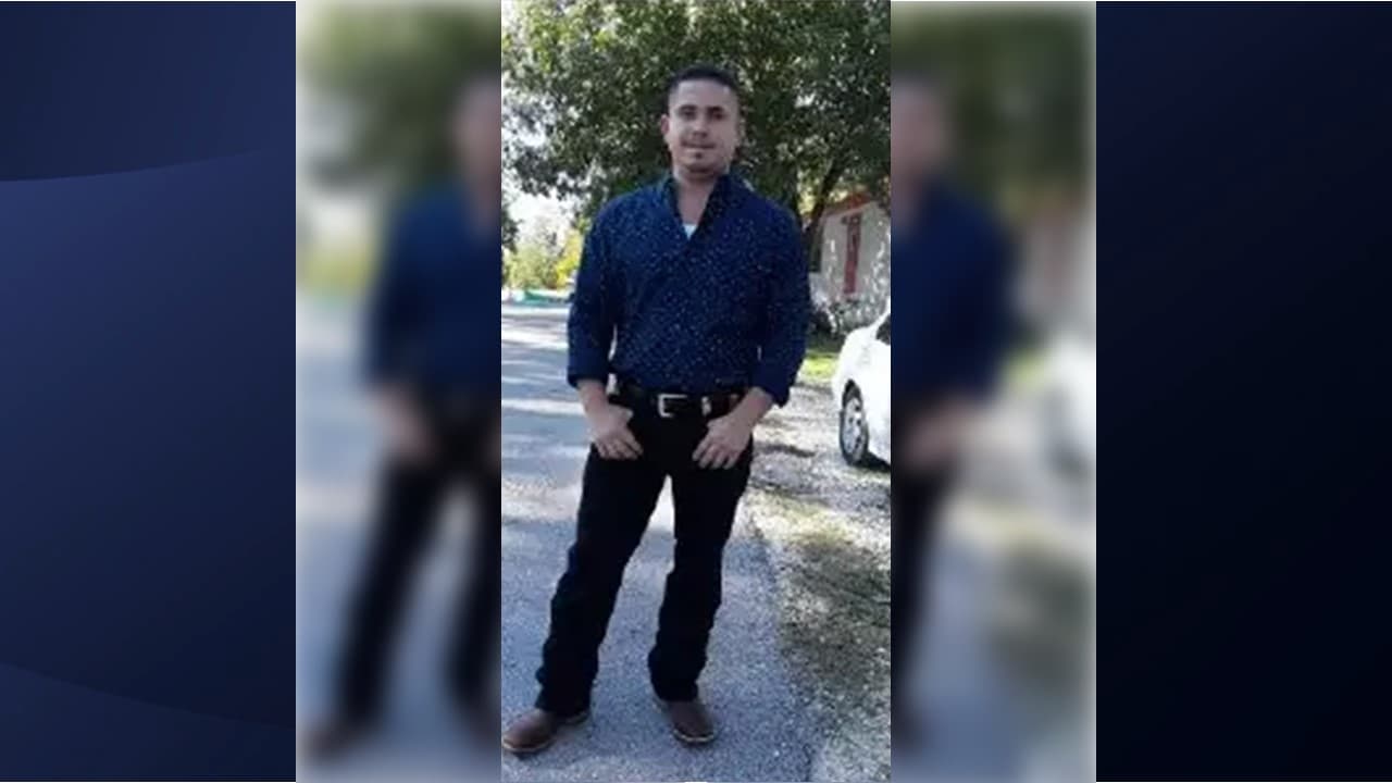 Buscan hombre por no detenerse a rendir ayuda en una colisión mortal en condado Hays