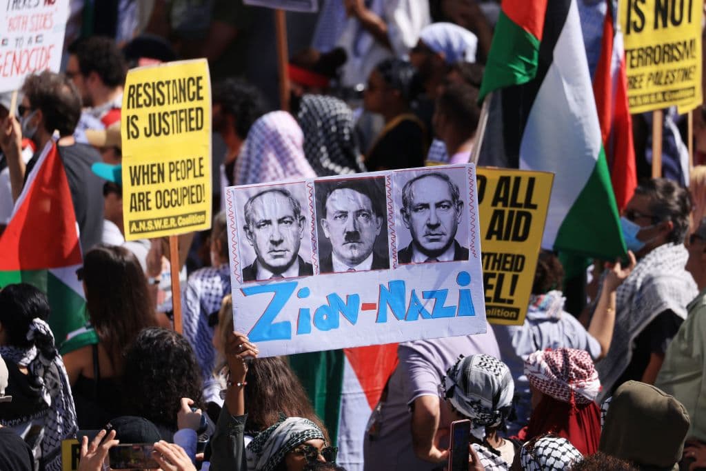Tanto el primer ministro israelí, Benjamin Netanyahu, como el ministro de Defensa, Yoav Gallant, han sido comparados con el dictador alemán Adolfo Hitler, responsable del exterminio de millones de judíos.
