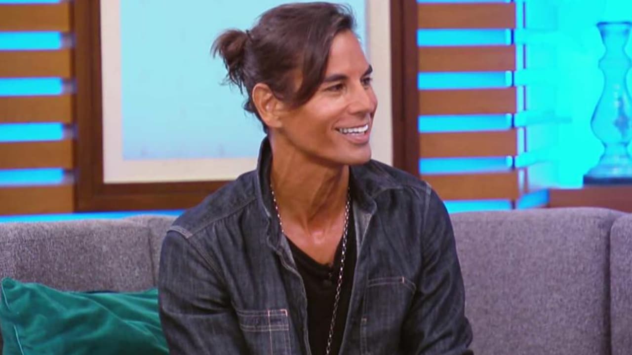 A Julio Iglesias Jr. le "hace gracia” ver a su hermano menor Enrique en el rol de padre