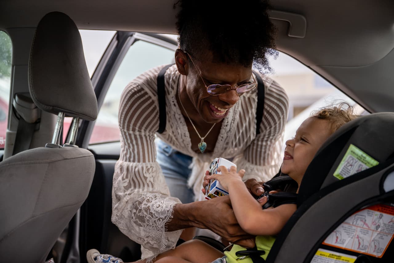 Papás están quitando antes de tiempo el asiento de auto para sus hijos; te decimos hasta cuándo deben usarlo